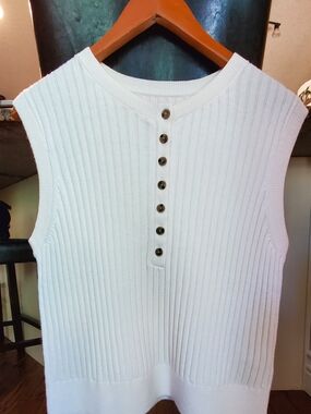 Cream RW&Co. Rib Knit Sleeveless Sweater Top